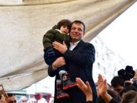 İzdihamdan ilerleyemeyen İmamoğlu, pazarda patates tezgahına çıktı