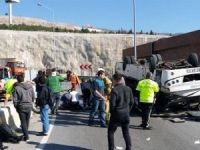 İzmir’in Çiğli ilçesinde down sendromlu çocuklar ve ailelerini taşıdığı belirtilen midibüs, iddialara göre virajı alamayarak devrildi. 4’ü ağır 28 yaralının bulunduğu kaza sonrası bölgeye ambulanslar sevk edildi.
