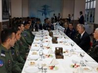 Bakan Akar ve Komutanlar Genç Kartallar Haftası’nda Harbiyelilerle iftar yaptı