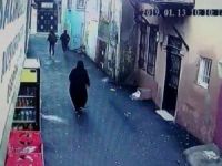 İzmir’deki kapkaç anı güvenlik kamerasına yansıdı