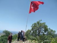 Cevizdere Şehitliği’ne dev Türk Bayrağı