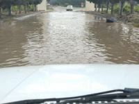 İlçenin girişini su bastı, vatandaş tepki gösterdi