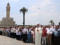 Mursi için gıyabi cenaze namazına İzmir’den destek
