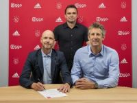 Ajax, Erik ten Hag’ın sözleşmesini 2022 yılına uzattı