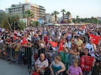 İmamoğlu’nun seçimleri kazanması, Kuşadası’nda kutlandı