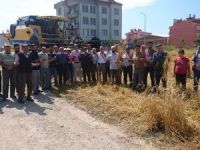Aslanapa Ovası’nda hasat dönemi dualarla başladı