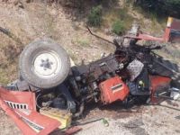 Kula’da traktör devrildi: 1’i ağır 2 yaralı