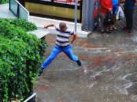 Muğlalılar yaz yağmuruna hazırlıksız yakalandı