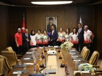 Bakan Kasapoğlu, Avrupa Şampiyonu Golbol milli takımını ve Milli boksörleri ağırladı