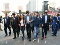 Binlerce kişinin arasında farkındalık yürüyüşü