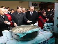 Bakan Albayrak etli pilav dağıttı