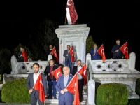 Şehit Sancaktar Mehmetçik Anıtı önünde İstiklal Marşı okudular