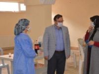 Çiniyi bırakıp maske üretmeye başladılar