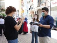 Belediye başkanı, üniversiteye hazırlanan öğrenciye kendi bilgisayarını verdi