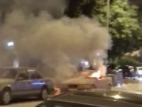 Kadıköy’de park halindeki spor otomobil alev alev yandı