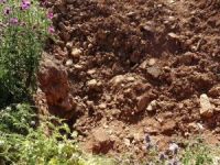 Maltepe’de define için ormanda kazılan çukur havadan görüntülendi
