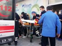Sokakta oyuncak arabayla oynayan çocuğa minibüs çarptı