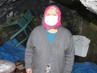 30 yıl 10 çocuğuyla mağarada yaşadı