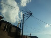 Elektrik direğinden düşen şahıs ağır yaralandı