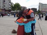Bağcılar’da temizlik görevlisi babaya çocuklarından Babalar Günü sürprizi