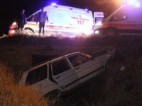 Otomobil menfeze uçtu:3 yaralı