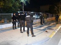 Araç içerisinden ateş açıp arkadaşını vurdu