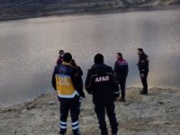Baraj yüzeyindeki ceset ihbarı ekipleri harekete geçirdi