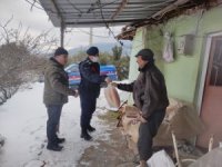 Karacasu’da vatandaşların ihtiyaçlarını jandarma karşıladı