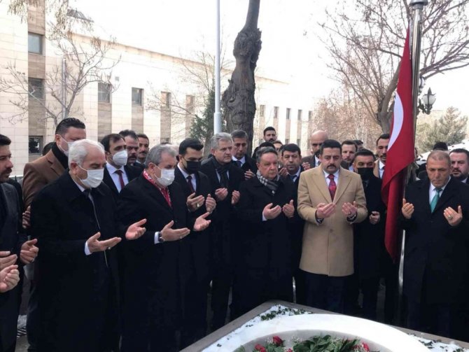 BBP Genel Başkanı Destici, merhum Yazıcıoğlu’nun kabrine ziyaret gerçekleştirdi
