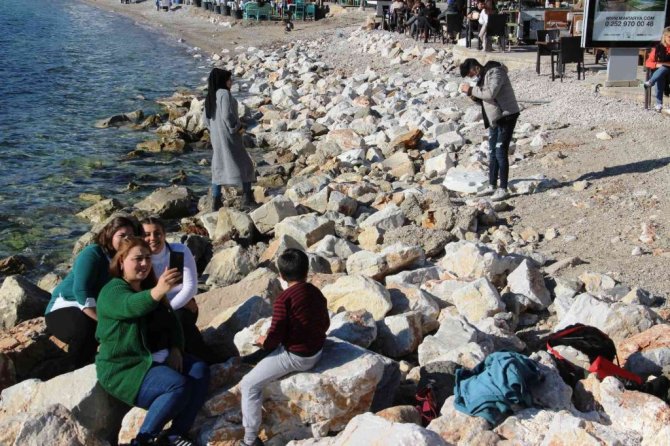 Bodrum’da güneşi gören sahile koştu