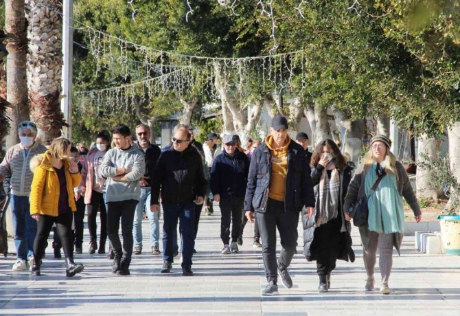 Bodrum’da güneşi gören sahile koştu