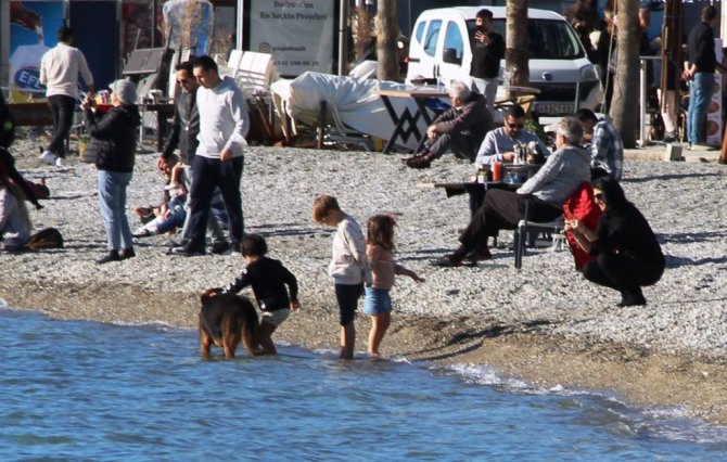 Bodrum’da güneşi gören sahile koştu