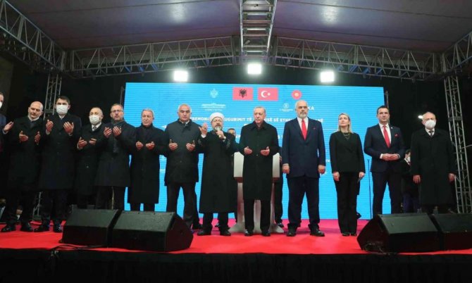 Cumhurbaşkanı Erdoğan, Arnavutluk’taki Ethem Bey Camii’nin açılışını gerçekleştirdi