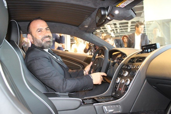 aston martin izmir showroomu acildi