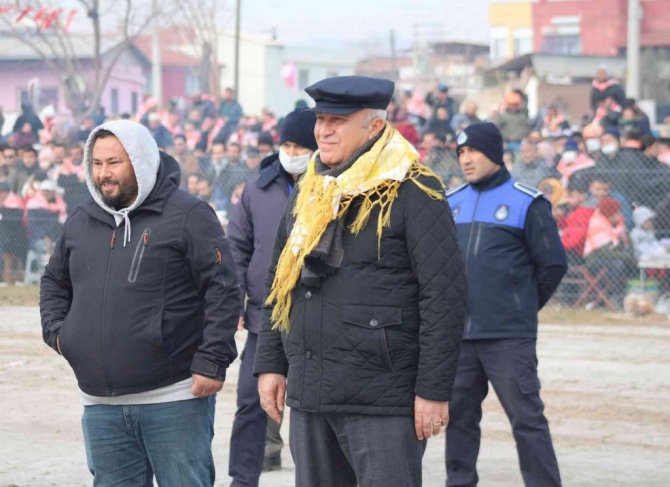 Efeler’de develer kıran kırana mücadele etti