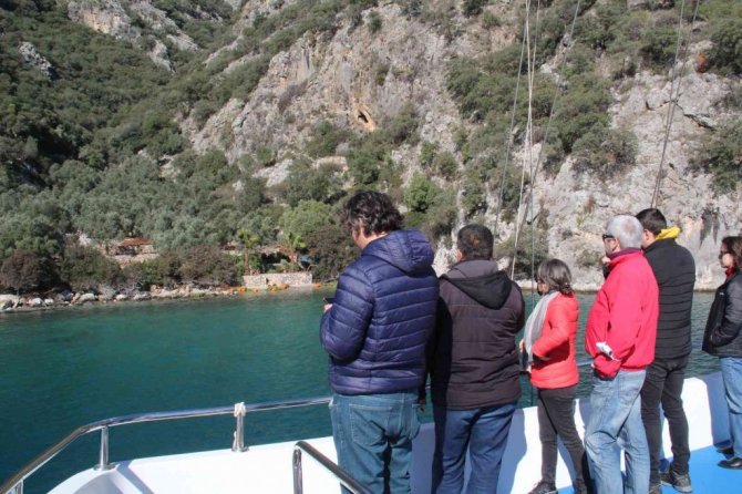 Göcek’te koylardaki kaçak yapılaşma yerinde incelendi