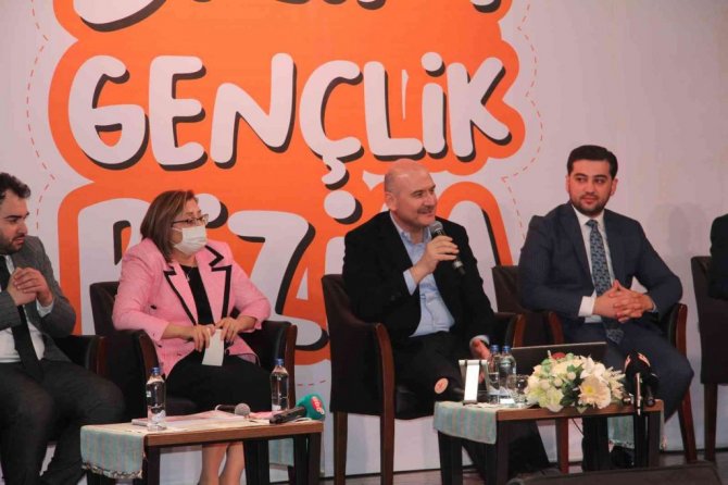 İçişleri Bakanı Soylu, Gaziantep’te gençlerle buluştu
