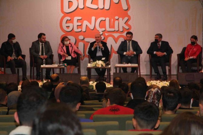 İçişleri Bakanı Soylu, Gaziantep’te gençlerle buluştu