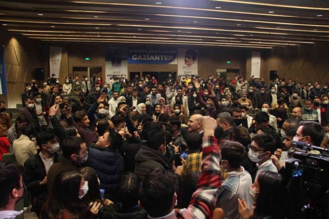 İçişleri Bakanı Soylu, Gaziantep’te gençlerle buluştu