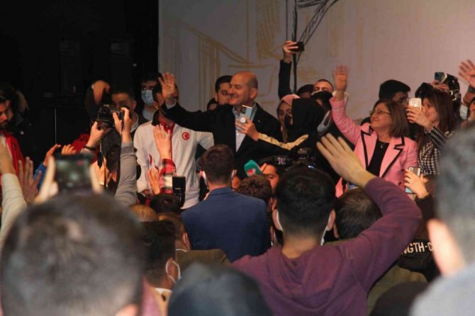 İçişleri Bakanı Soylu, Gaziantep’te gençlerle buluştu