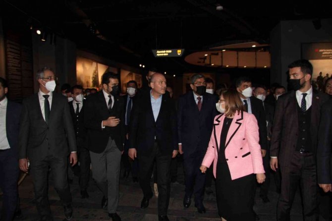 İçişleri Bakanı Soylu, Gaziantep’te gençlerle buluştu