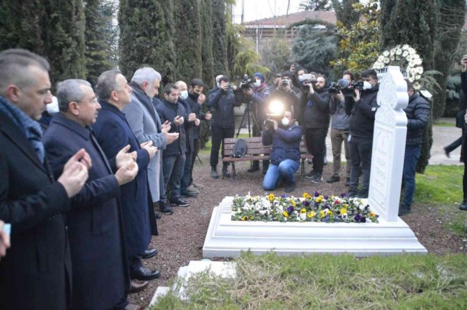 Kadir Topbaş ölümünün 1’inci yılında kabri başında anıldı
