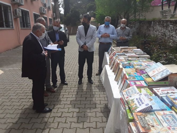 Memurlardan Toplanan 3 Bin 717 Kitap Ogrencilere Hediye Edecegi Dagitilacak