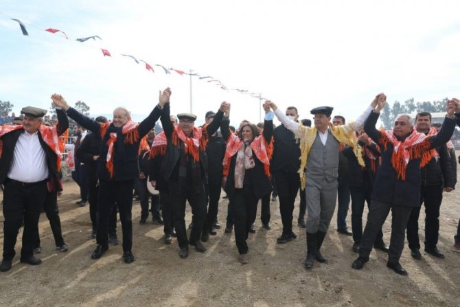 Nazilli’de 180 pehlivan devenin güreşini 20 bin vatandaş izledi