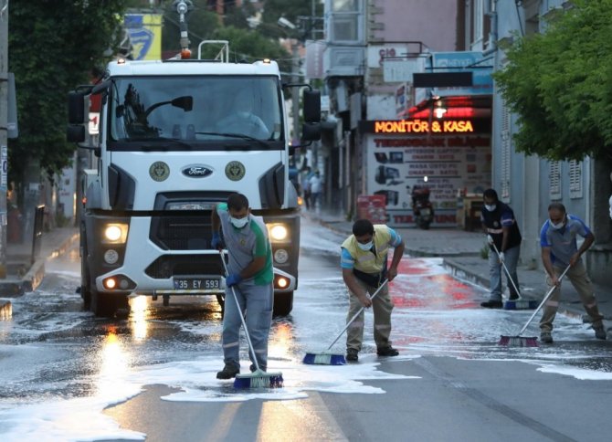 Buca Yollarinda Temizlik Seferberligi