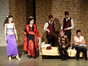 Tarihsel Komedi ’Bir Şehnaz Oyun’ Aliağa’da Sahnelendi
