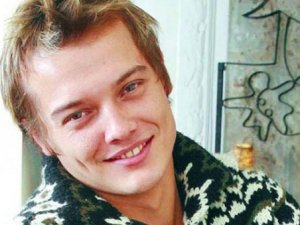 Ünlü Oyuncu Arda Kural Artık Sahilde Yaşıyor