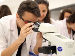 İstanbul Aydın Üniversitesi’nden Lise Öğrencilerine Yazokulu