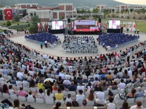 İYTE Mezunları Diplomalarını Aldı