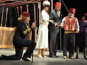 Komik-i Meşhur Dümbüllü Aliağa’da Sahnelendi